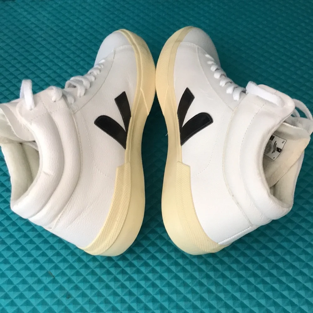 NEW - VEJA Minotaur High Top Sneaker Extra-White/Black Butter | 9